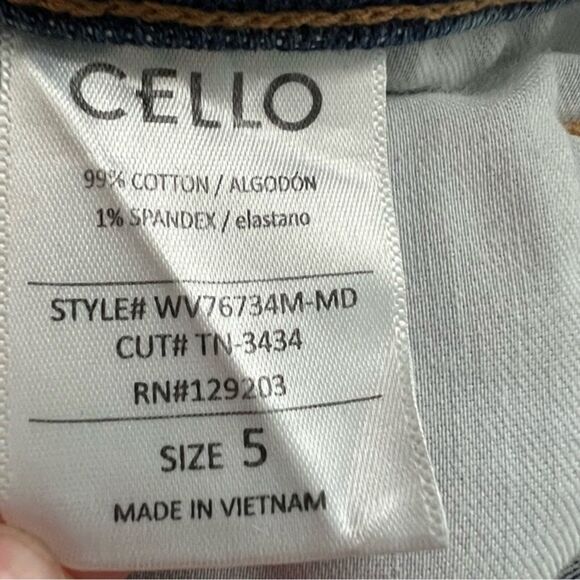 Cello Distressed Raw Hem Jeans Size 5 - Picture 4 of 11